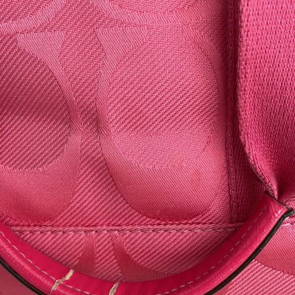 Coach Kyra Signature Daisy Tote Bag - Picture 13 of 15